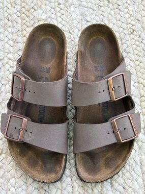Birkenstock Arizona in size 38
Like New!!